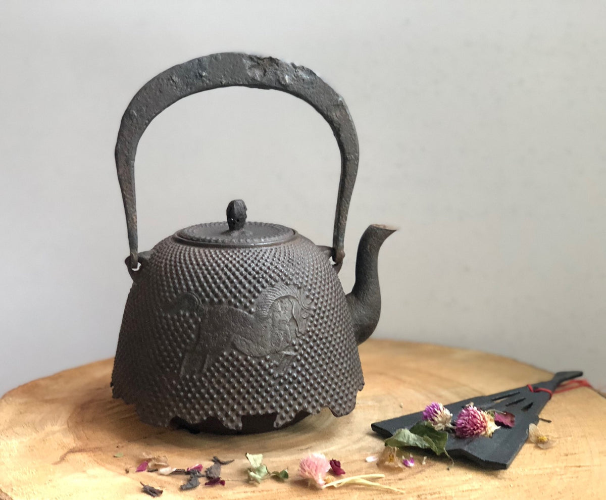 Nambu 2016, A Minimalist Japanese Black Cast Iron Kettle by Makoto Koizumi  - ML