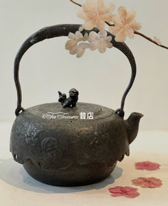 9 -  Lion Knob Kettle by Suzuki Morihisa 鈴木盛久獅鈕尾垂型小壺