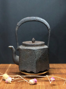 21 - Rarely-found Hexagonal-shaped Kettle 高身六方小壶