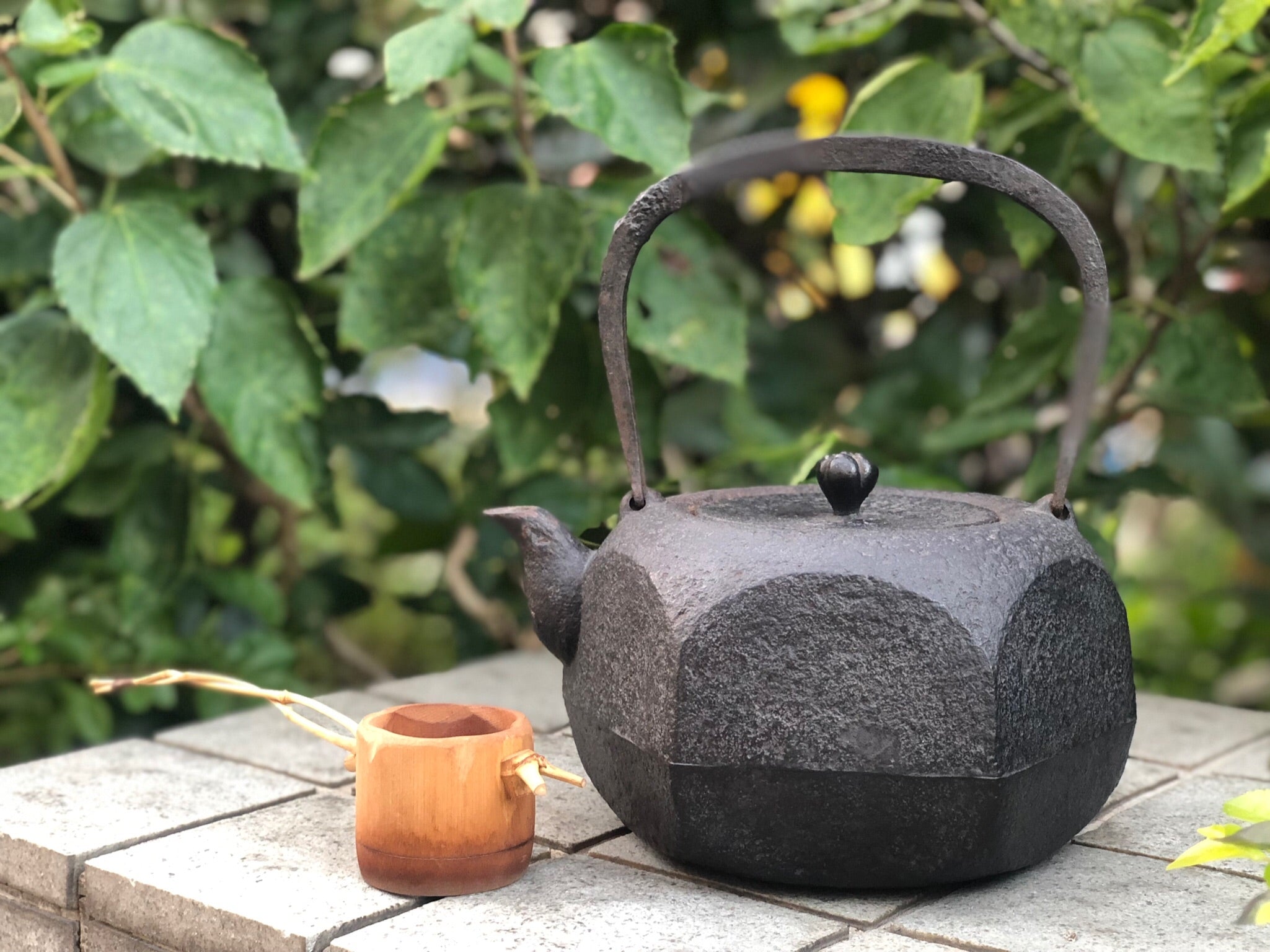 10 - Hexagon-shaped Kettle by Sanyantang 三巖堂六方壺