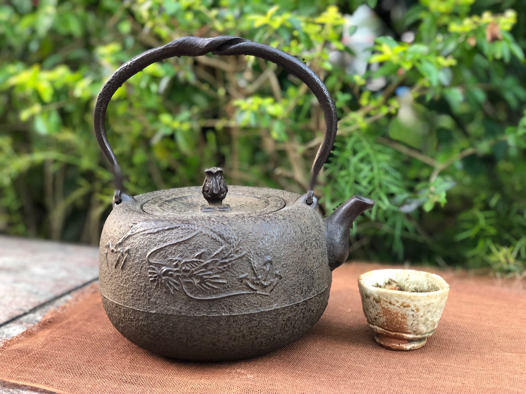 5 - 金孤堂雨龍道安型鐵瓶– Tea Treasures