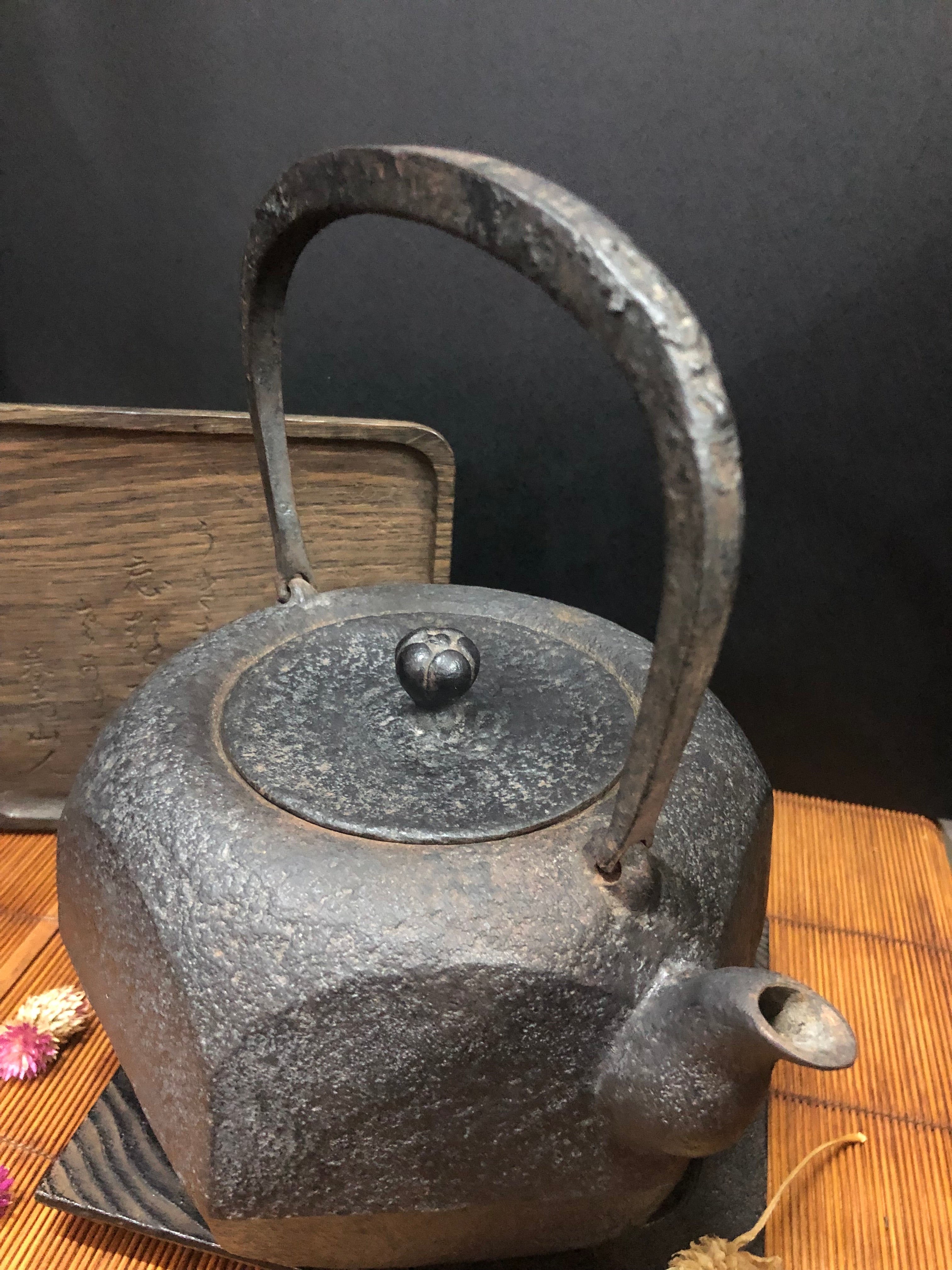 10 - Hexagon-shaped Kettle by Sanyantang 三巖堂六方壺