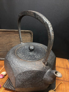 10 - Hexagon-shaped Kettle by Sanyantang 三巖堂六方壺