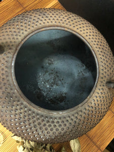 15 - Round-shaped "Arare" Pattern Kettle 小霰紋平丸型鐵瓶